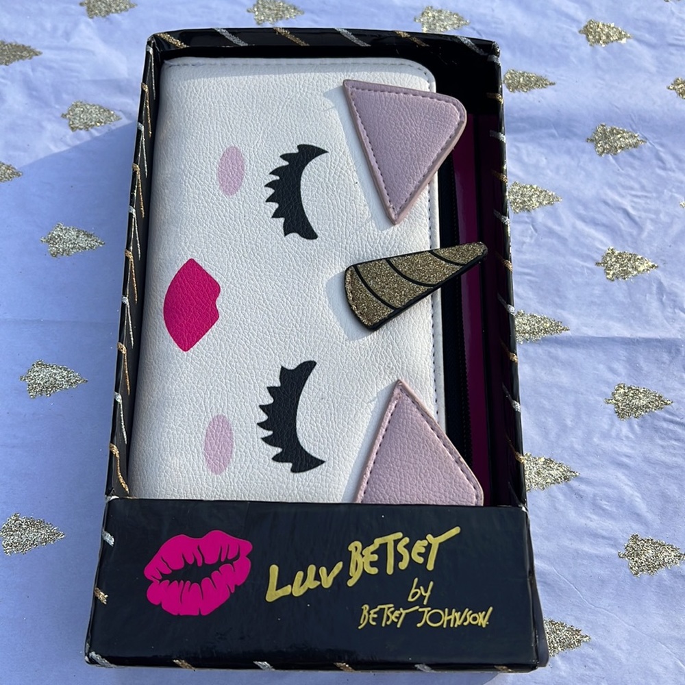 New Betsey Johnson Pink Unicorn Full Face Bi-Fold Wallet Credit card Purse. - Picture 4 of 14